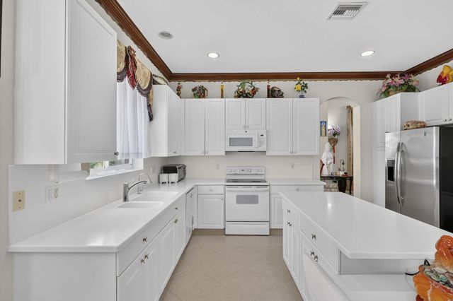 120 ISOLA Circle, Royal Palm Beach, FL 33411