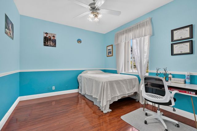 120 ISOLA Circle, Royal Palm Beach, FL 33411