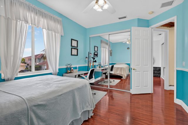 120 ISOLA Circle, Royal Palm Beach, FL 33411