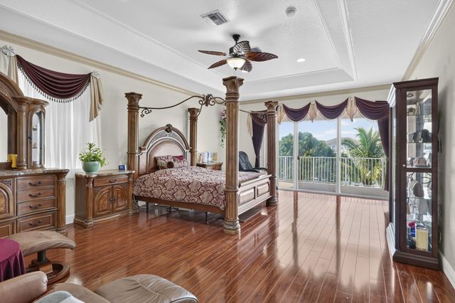 120 ISOLA Circle, Royal Palm Beach, FL 33411