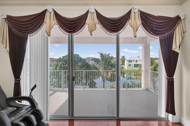 120 ISOLA Circle, Royal Palm Beach, FL 33411