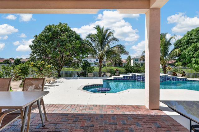 120 ISOLA Circle, Royal Palm Beach, FL 33411