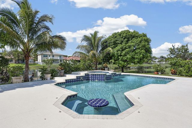 120 ISOLA Circle, Royal Palm Beach, FL 33411