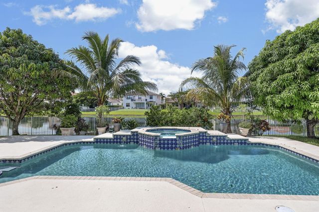 120 ISOLA Circle, Royal Palm Beach, FL 33411