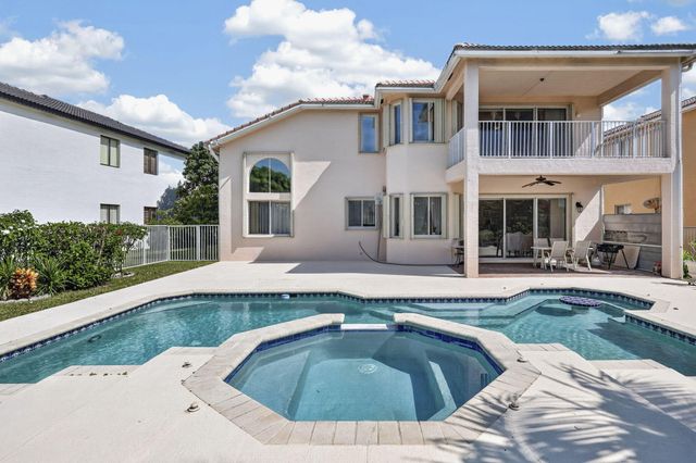 120 ISOLA Circle, Royal Palm Beach, FL 33411