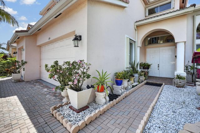 120 ISOLA Circle, Royal Palm Beach, FL 33411