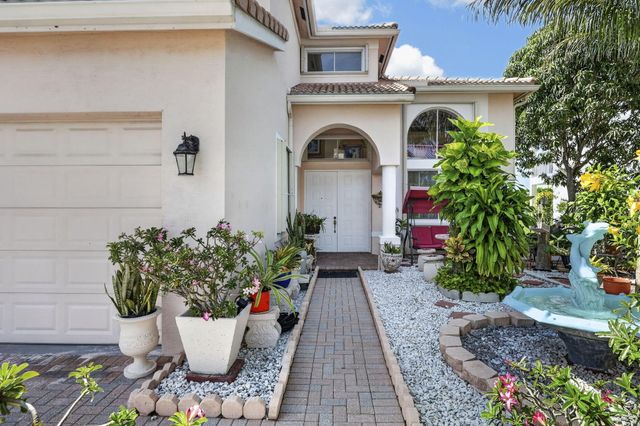 120 ISOLA Circle, Royal Palm Beach, FL 33411
