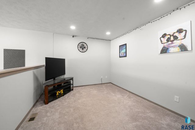 7705 S Townsley Ave Avenue 3, Sioux Falls, SD 57108