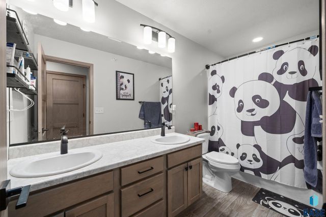 7705 S Townsley Ave Avenue 3, Sioux Falls, SD 57108