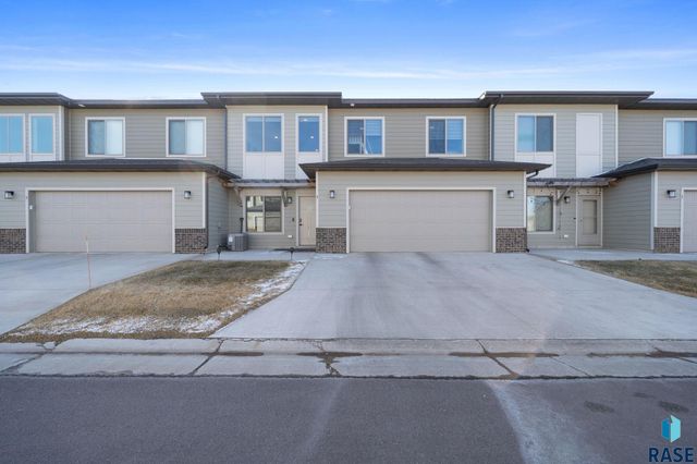 7705 S Townsley Ave Avenue 3, Sioux Falls, SD 57108