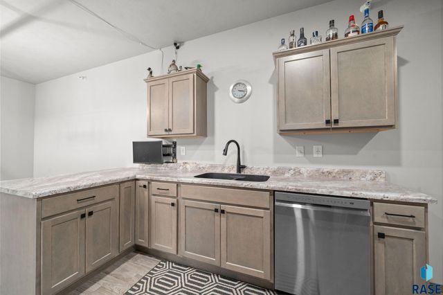 7705 S Townsley Ave Avenue 3, Sioux Falls, SD 57108