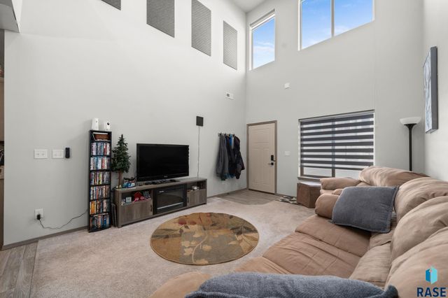 7705 S Townsley Ave Avenue 3, Sioux Falls, SD 57108