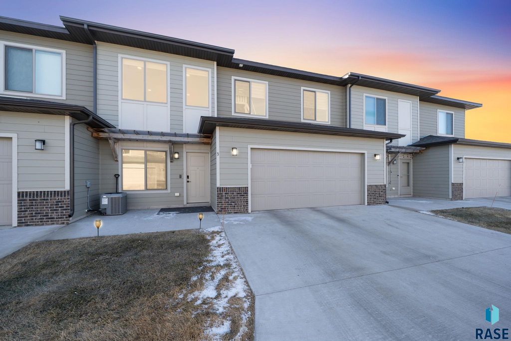 7705 S Townsley Ave Avenue 3, Sioux Falls, SD 57108