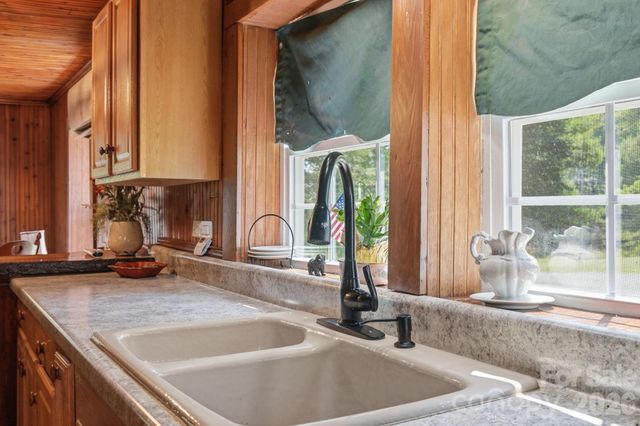 114 Beacon Hill, Ellenboro, NC 28040