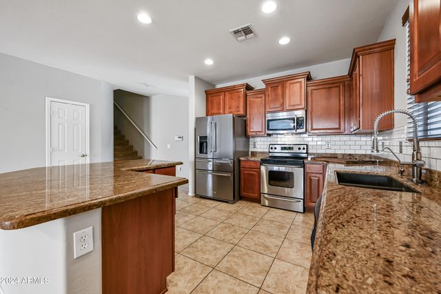 3416 W APOLLO Road, Phoenix, AZ 85041