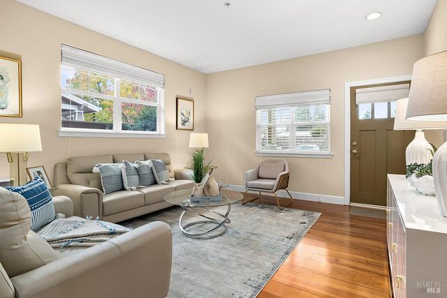 960 1st St W, Sonoma, CA 95476