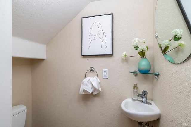 960 1st St W, Sonoma, CA 95476