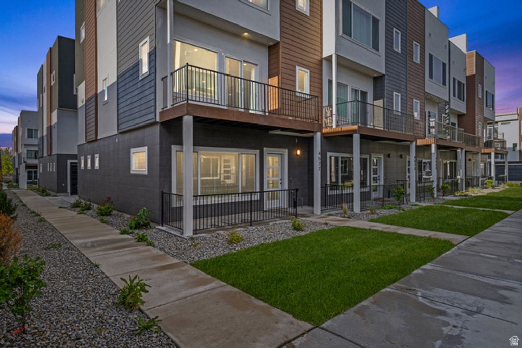 4577 W PLEASANT PINE CT, West Valley City, UT 84120