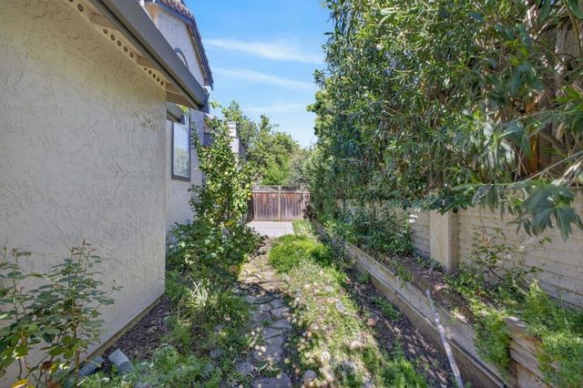 1074 Almaden Village Lane, San Jose, CA 95120