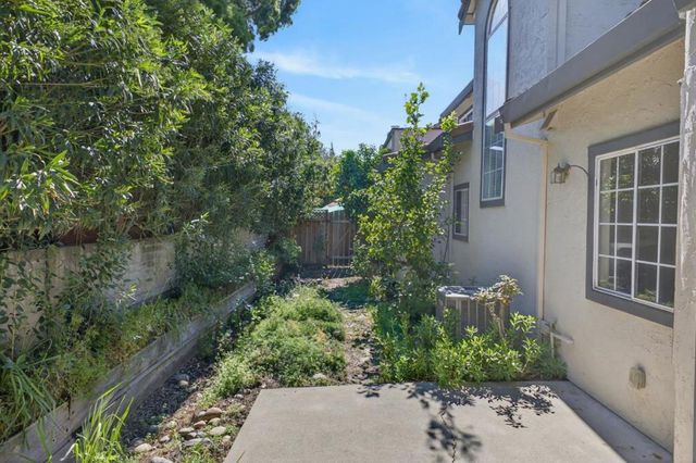 1074 Almaden Village Lane, San Jose, CA 95120