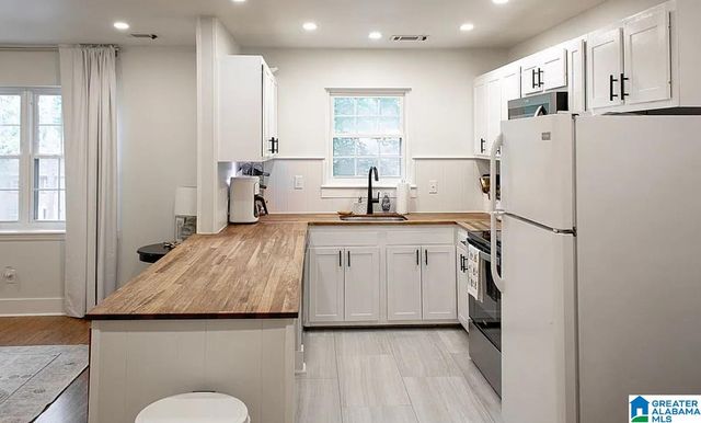 2048 Montreat Cir Apt C, Vestavia Hills, AL 35216
