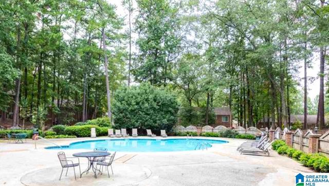 2048 Montreat Cir Apt C, Vestavia Hills, AL 35216