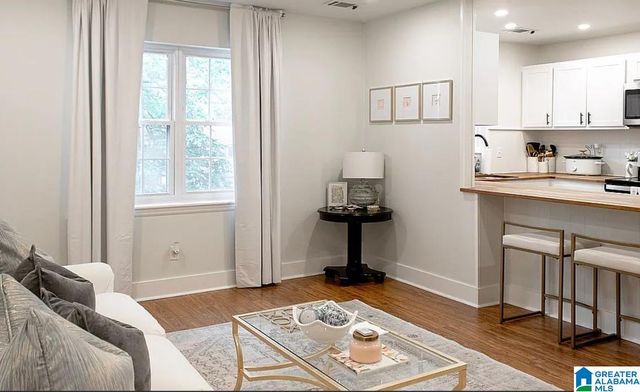 2048 Montreat Cir Apt C, Vestavia Hills, AL 35216