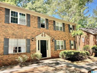 2048 Montreat Cir Apt C, Vestavia Hills, AL 35216