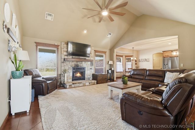 3635 E 430 Road, Oologah, OK 74053