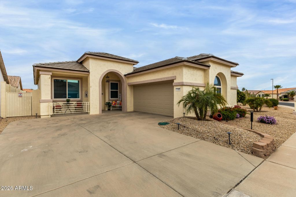 17988 W DENEEN Way, Surprise, AZ 85374 — photo 2