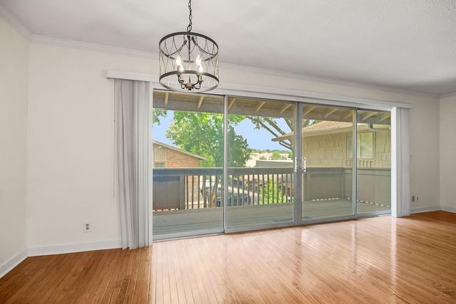 8740 Metcalf Avenue 203, Overland Park, KS 66212