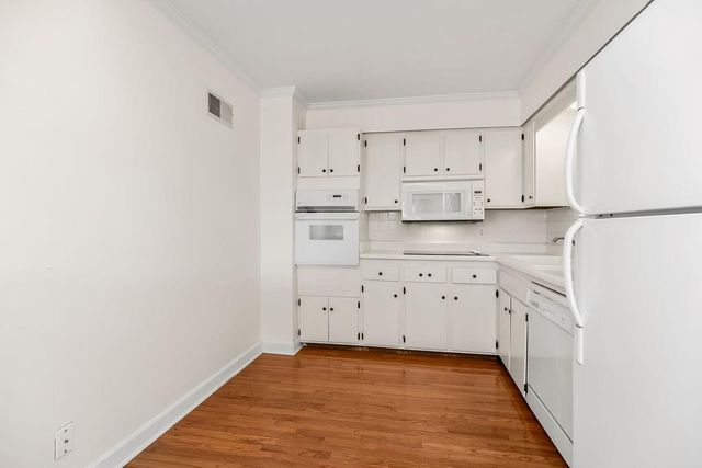 8740 Metcalf Avenue 203, Overland Park, KS 66212