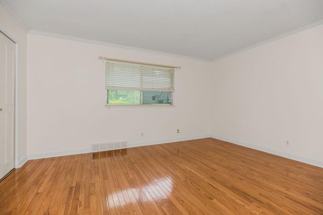 8740 Metcalf Avenue 203, Overland Park, KS 66212