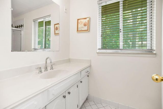 8740 Metcalf Avenue 203, Overland Park, KS 66212
