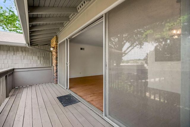 8740 Metcalf Avenue 203, Overland Park, KS 66212