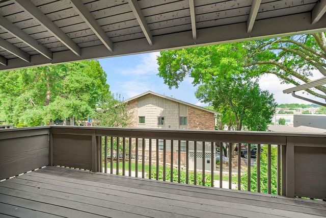 8740 Metcalf Avenue 203, Overland Park, KS 66212