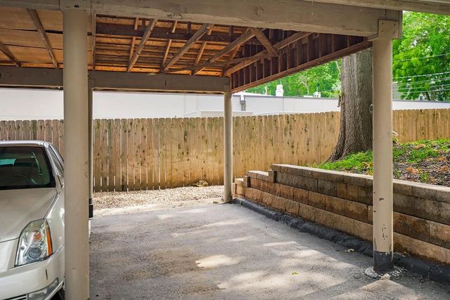 8740 Metcalf Avenue 203, Overland Park, KS 66212
