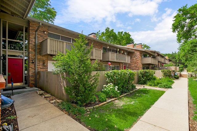 8740 Metcalf Avenue 203, Overland Park, KS 66212