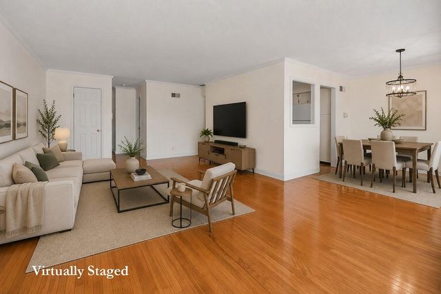 8740 Metcalf Avenue 203, Overland Park, KS 66212