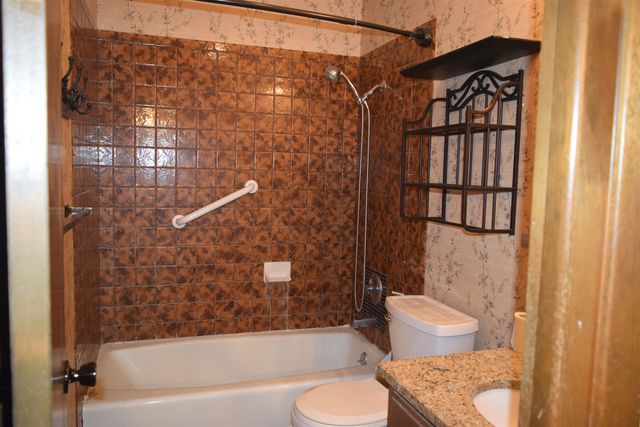 1933 N Reca, Wichita, KS 67212