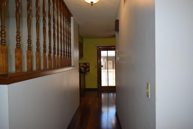 1933 N Reca, Wichita, KS 67212