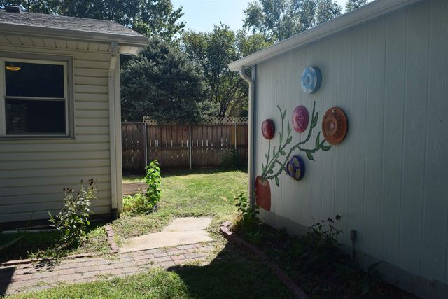1933 N Reca, Wichita, KS 67212