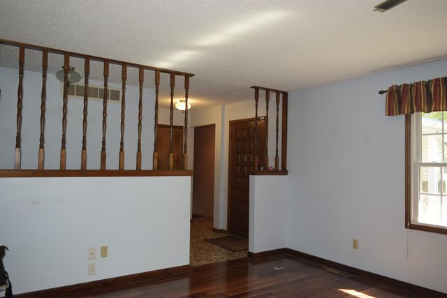 1933 N Reca, Wichita, KS 67212