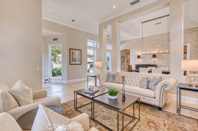 2 Rosana, Laguna Hills, CA 92679