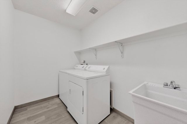 2558 Cerro Parrido Road SE, Albuquerque, NM 87124