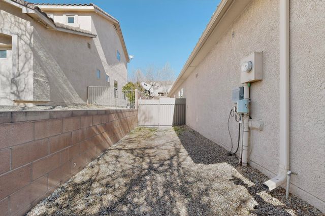 2558 Cerro Parrido Road SE, Albuquerque, NM 87124