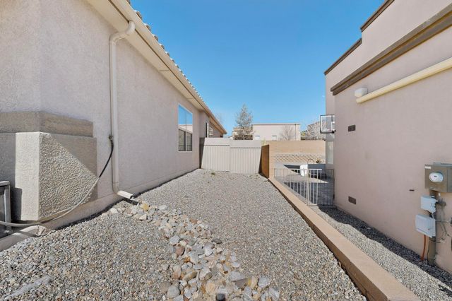 2558 Cerro Parrido Road SE, Albuquerque, NM 87124