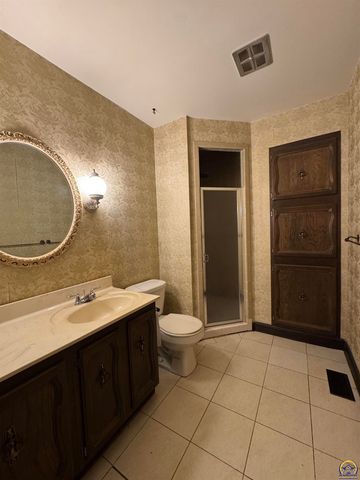 5002 SW 28th ST, Topeka, KS 66614