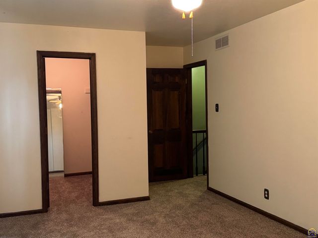 5002 SW 28th ST, Topeka, KS 66614