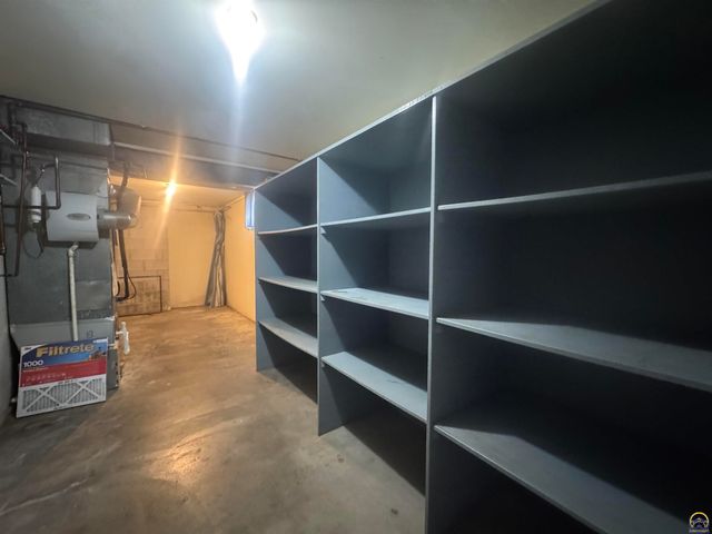 5002 SW 28th ST, Topeka, KS 66614